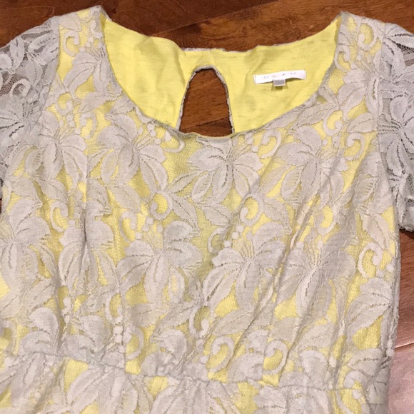 Lace dress with keyhole back - Picture 2 of 4